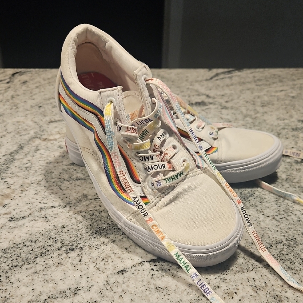 Vans White Sneakers Retro-Inspired Low-Top